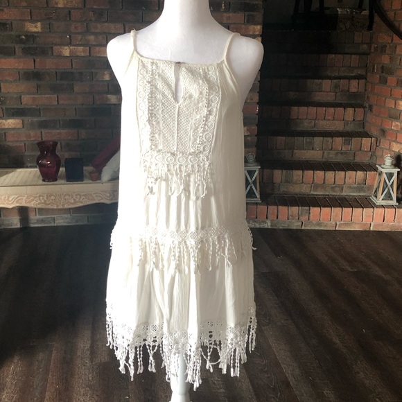 American Eagle Outfitters Dresses & Skirts - American Eagle Eyelet Dress